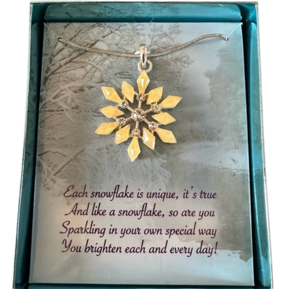 Elegant Snowflake Pendant Necklace NWT